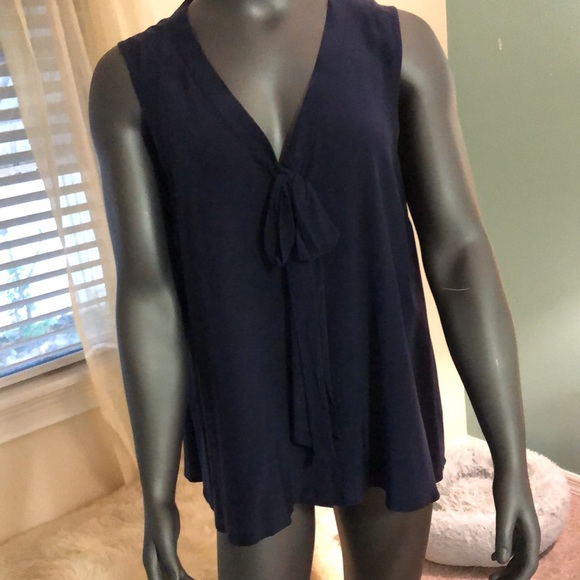 Lilly Pulitzer silk blouse - Picture 2 of 9